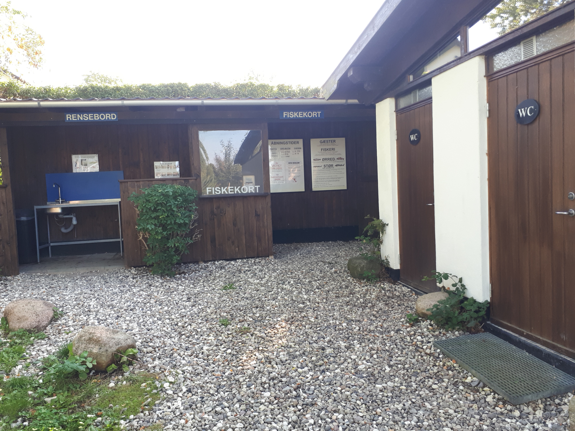 Rensebord og fiskekort ved Poppelsøen